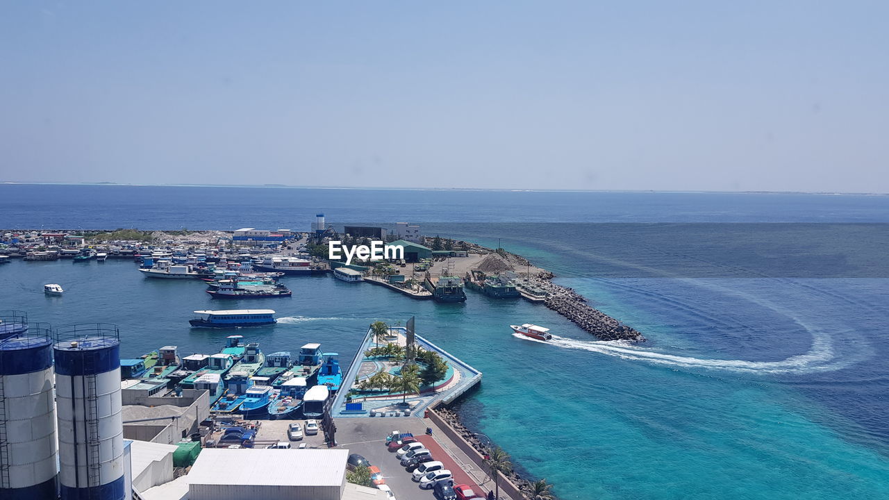 HIGH ANGLE VIEW OF SEA AGAINST BLUE SKY