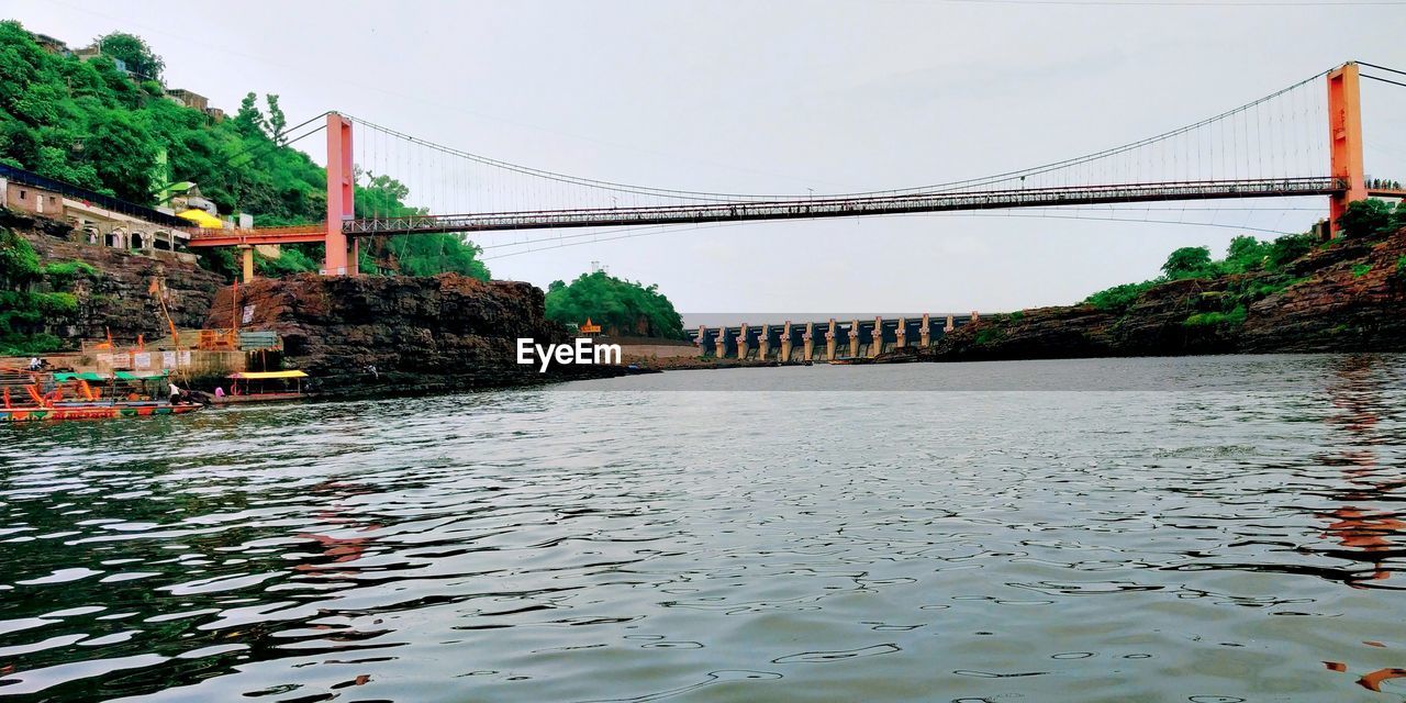 BRIDGE OVER RIVER AGAINST SKY