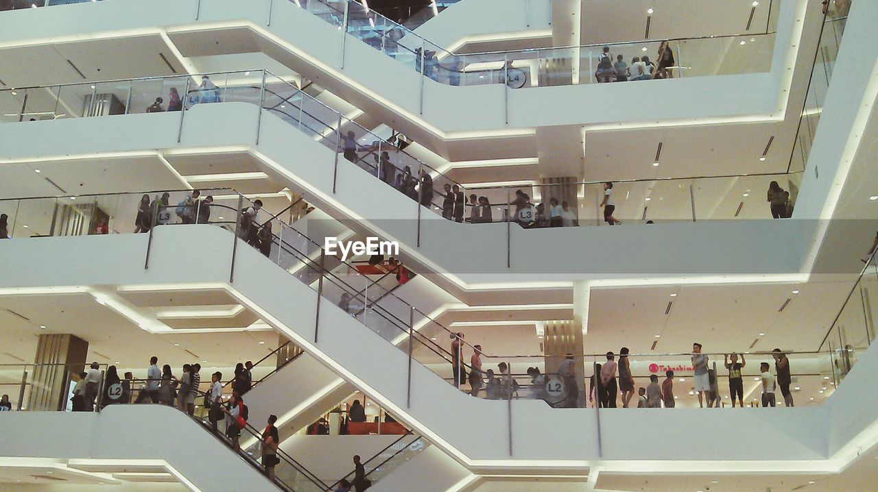 GROUP OF PEOPLE AT SHOPPING MALL