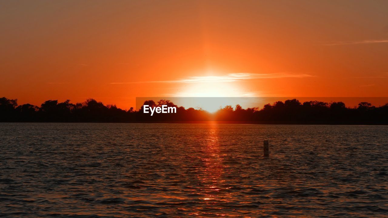 SCENIC VIEW OF SUNSET OVER SEA