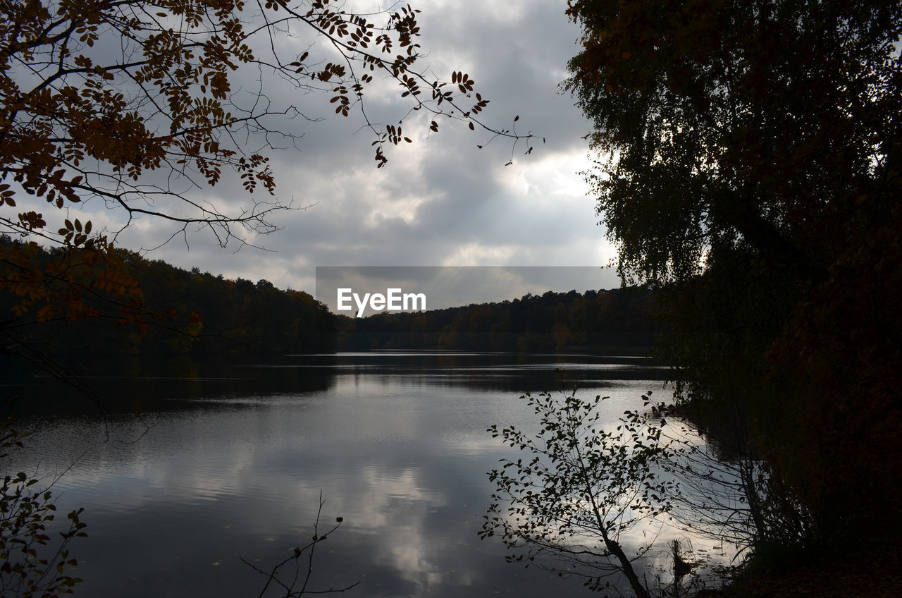 SCENIC VIEW OF LAKE AGAINST CLOUDY SKY