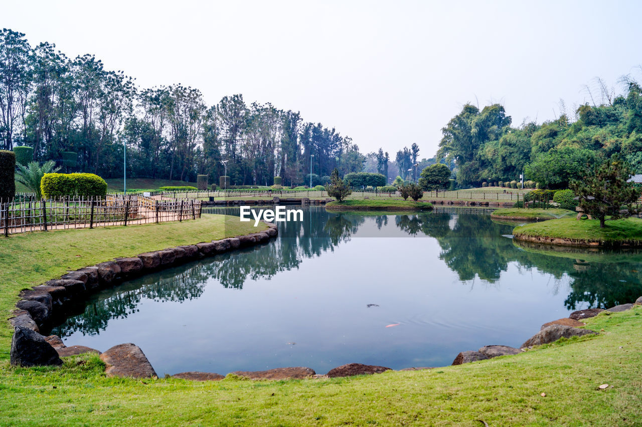 SCENIC VIEW OF LAKE AND TREES AGAINST SKY