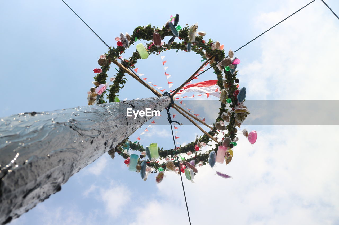 LOW ANGLE VIEW OF CHAIN SWING RIDE AGAINST SKY