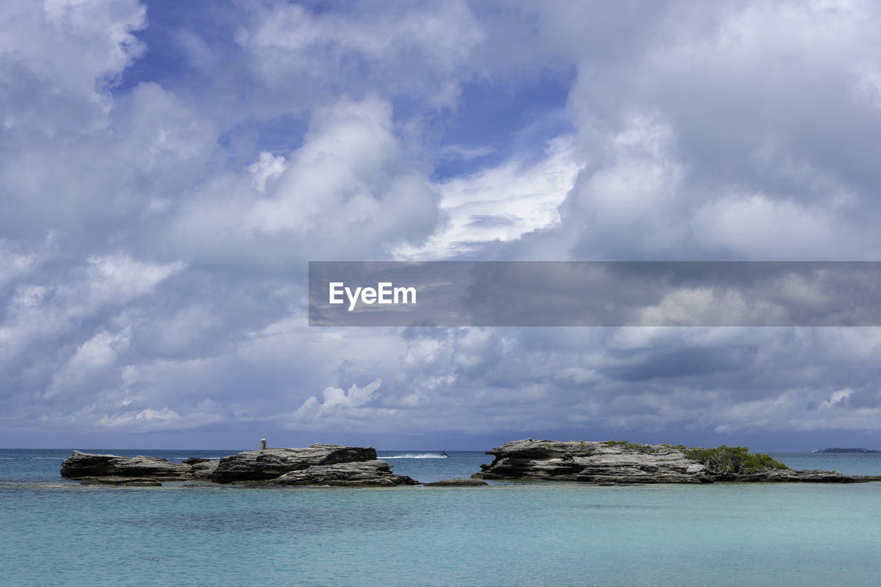 PANORAMIC VIEW OF SEA SHORE AGAINST SKY