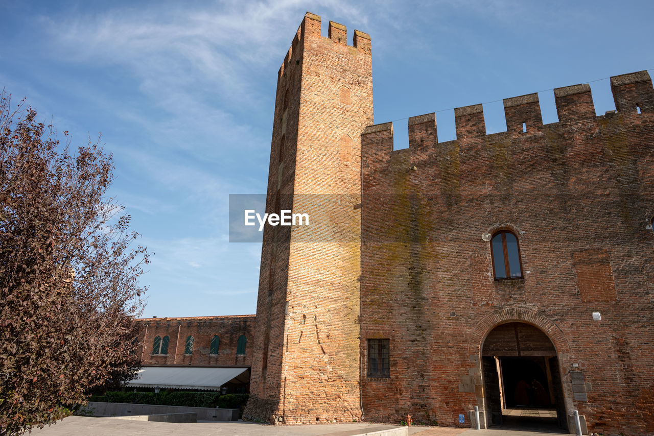 architecture, built structure, building exterior, building, history, sky, the past, nature, wall, travel destinations, no people, brick, old, travel, city, window, cloud, fort, outdoors, low angle view, castle, tower, tree, entrance, day, ancient, medieval