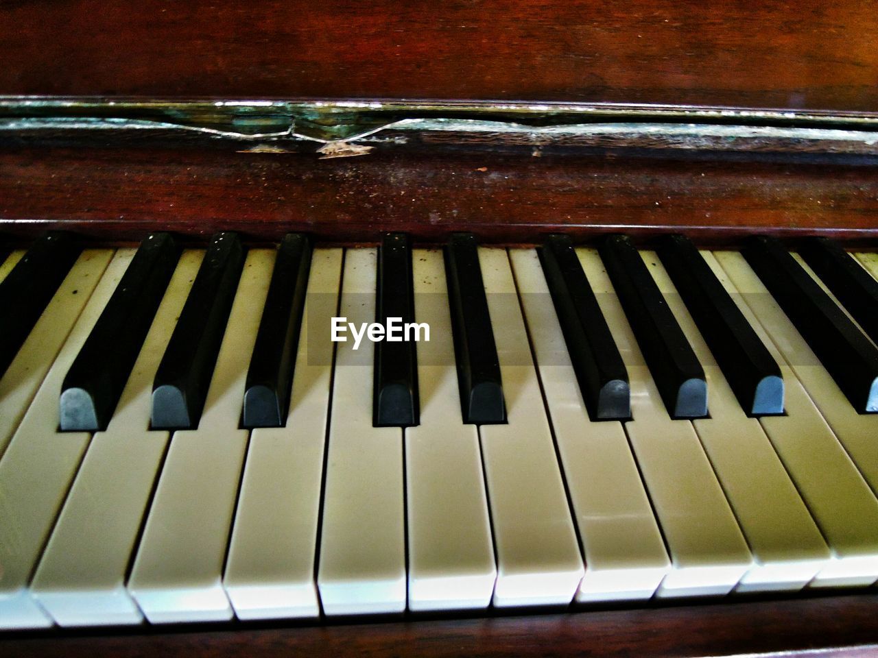 CLOSE-UP OF PIANO KEYS