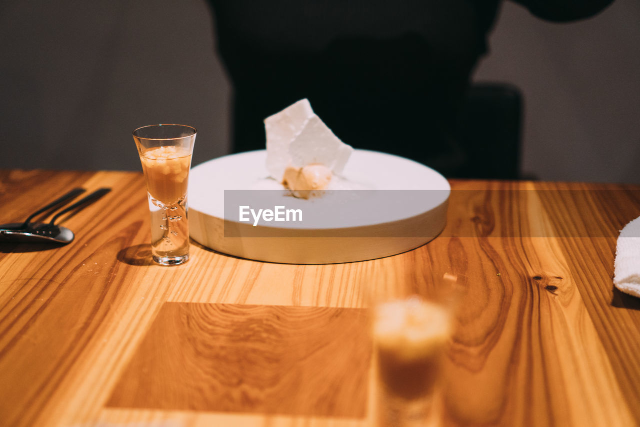 CLOSE-UP OF WHITE WINE WITH GLASSES ON TABLE