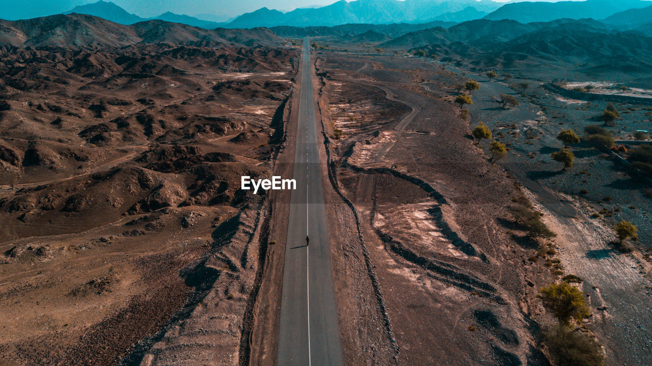 HIGH ANGLE VIEW OF ROAD IN DESERT