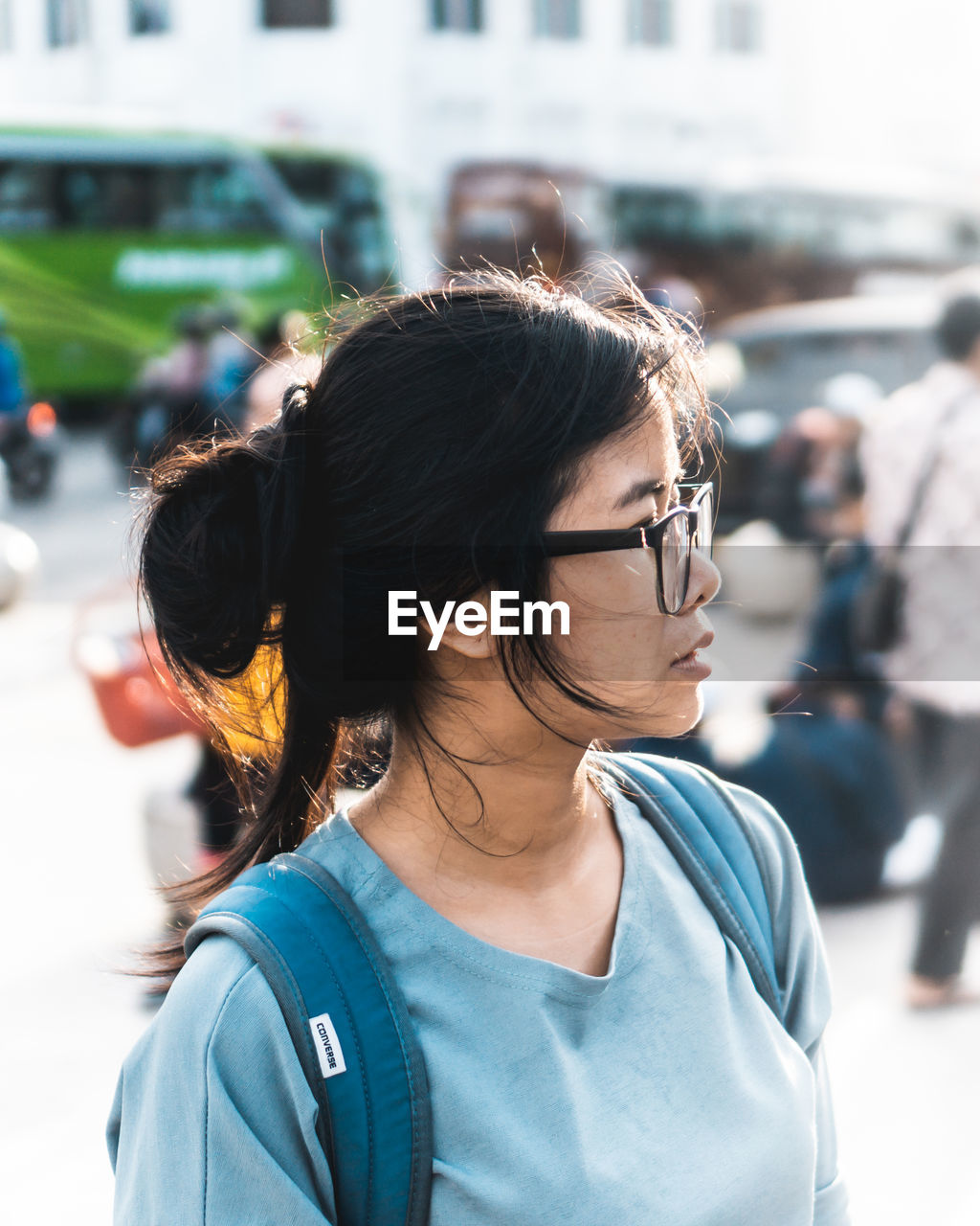 PORTRAIT OF YOUNG WOMAN WITH EYEGLASSES