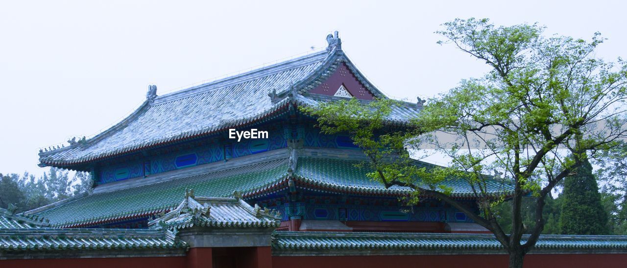 LOW ANGLE VIEW OF TEMPLE AGAINST SKY