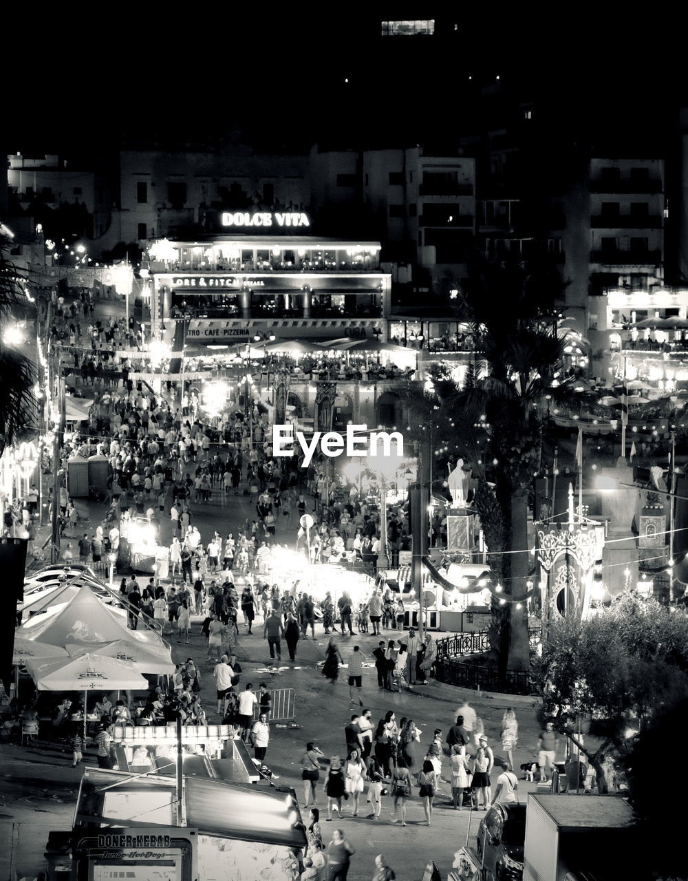 PEOPLE ON STREET AT NIGHT IN CITY