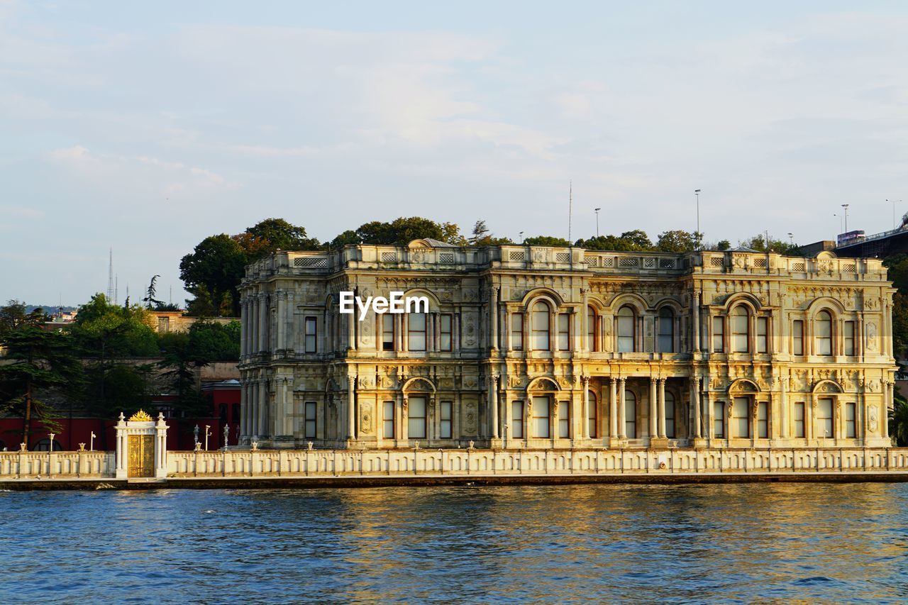 Kucuksu palace by bosphorus against sky