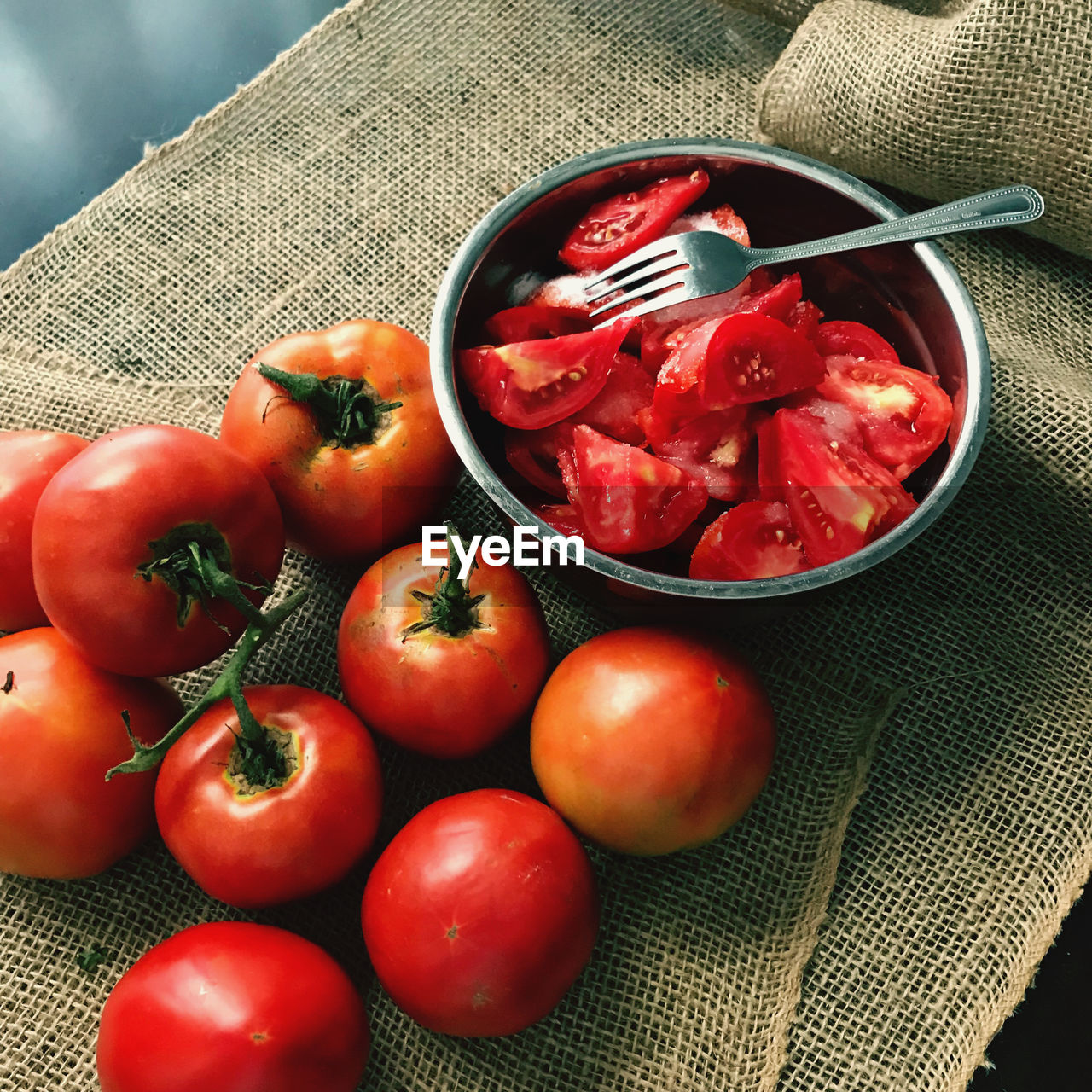 HIGH ANGLE VIEW OF CHERRIES IN BOWL