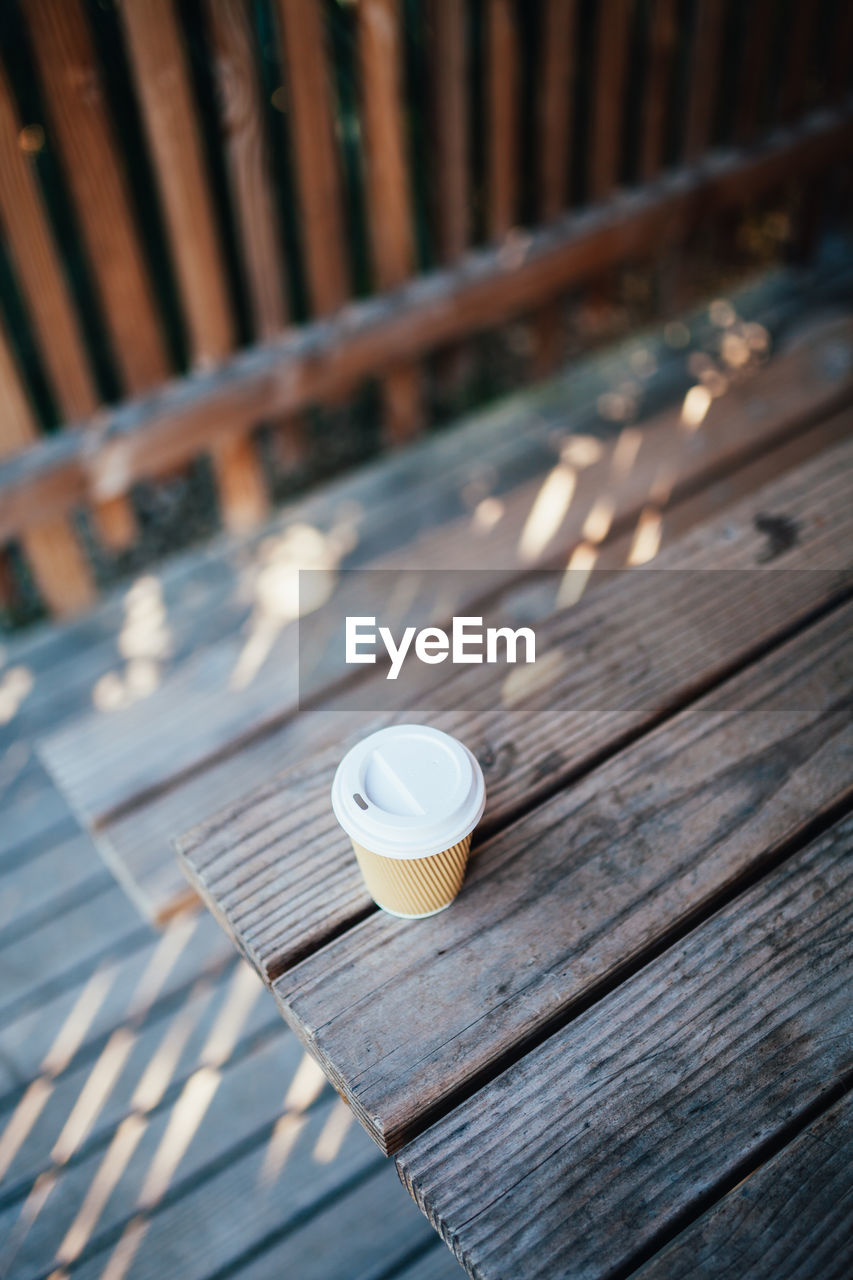 HIGH ANGLE VIEW OF COFFEE ON TABLE AT RAILING