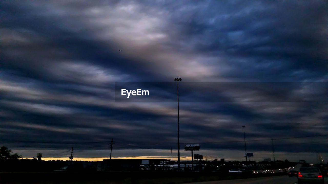 SCENIC VIEW OF DRAMATIC SKY OVER STORM CLOUDS