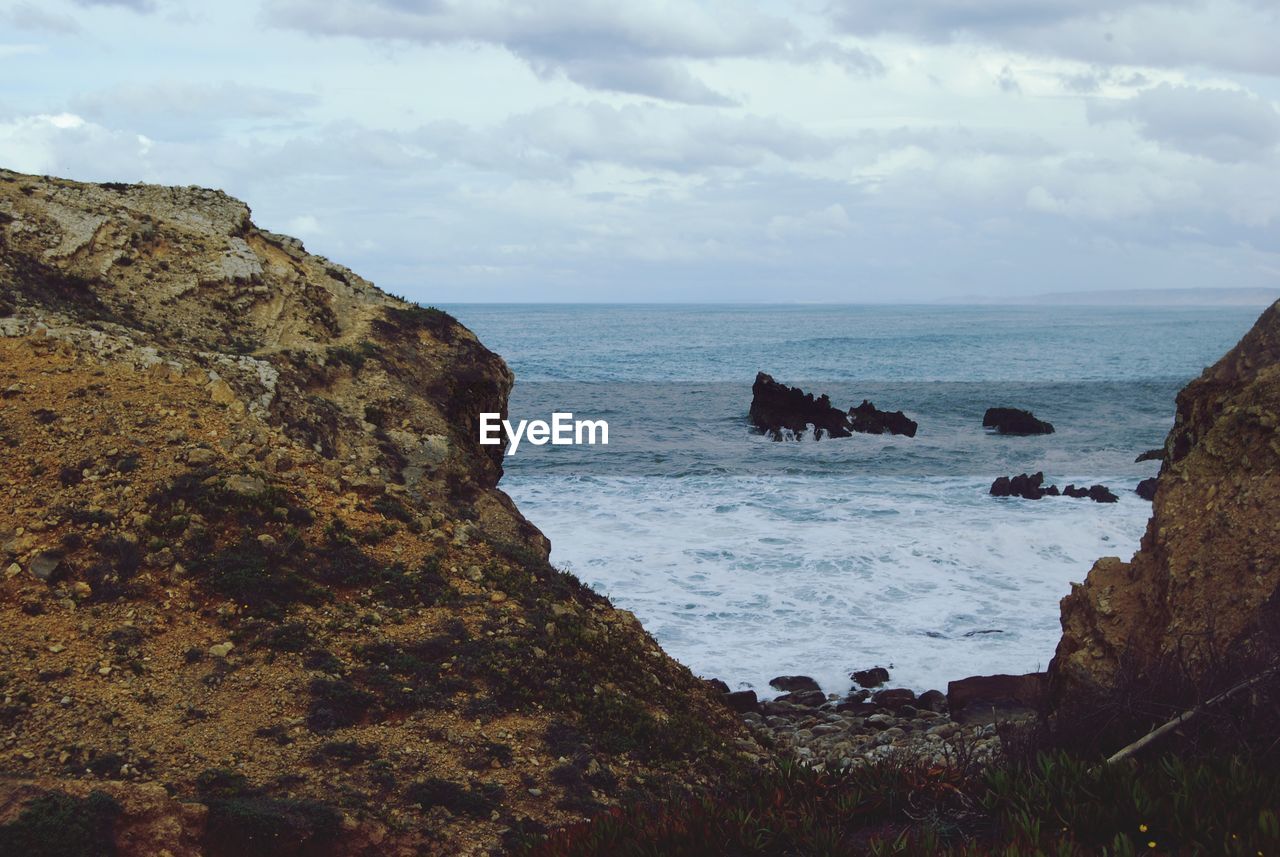 SCENIC VIEW OF SEA AND ROCK FORMATION AGAINST SKY