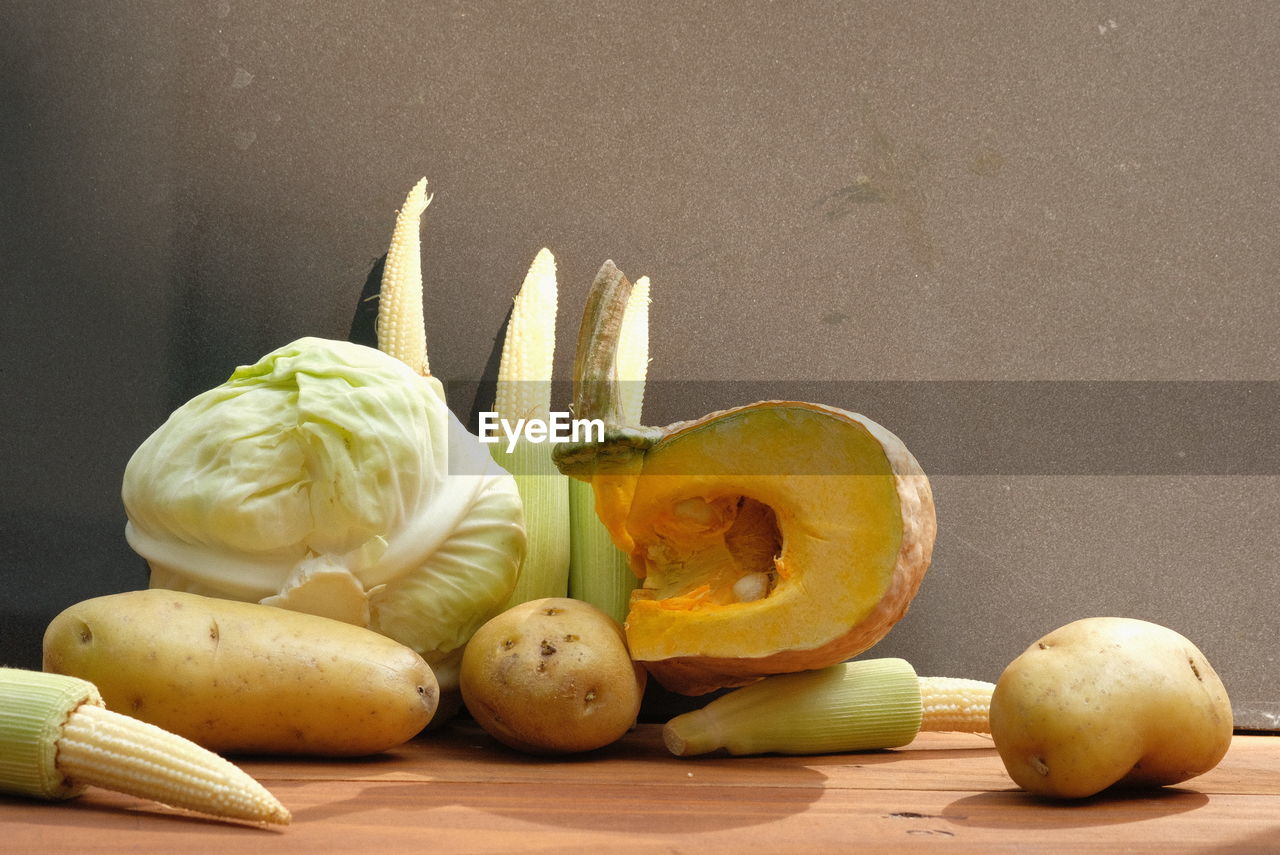 CLOSE-UP OF FRUIT ON TABLE