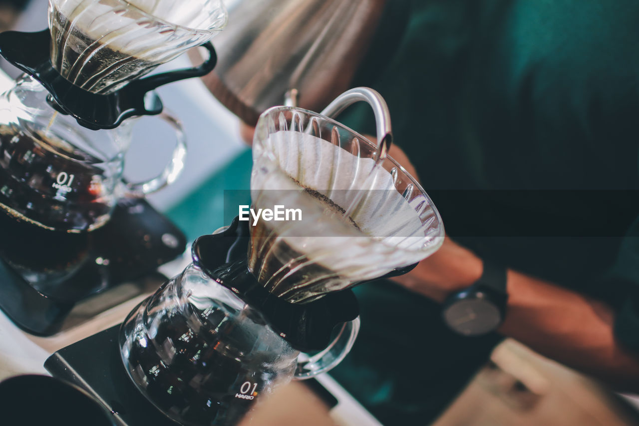 HIGH ANGLE VIEW OF DRINKING GLASS IN RESTAURANT