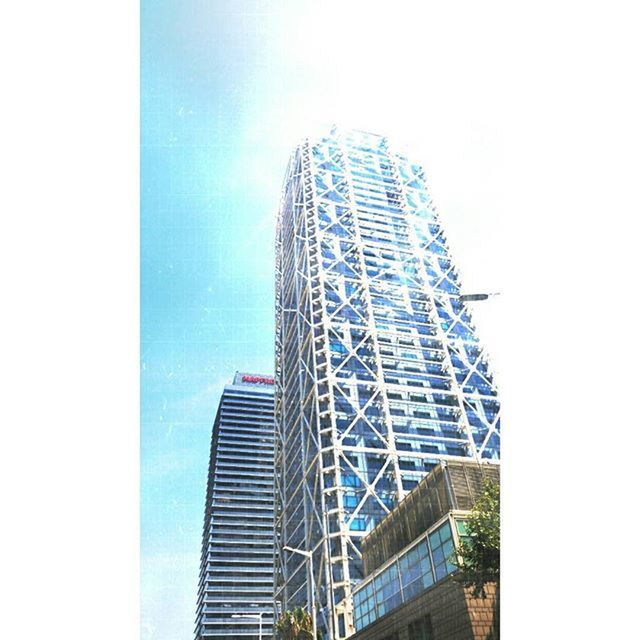 LOW ANGLE VIEW OF MODERN BUILDINGS AGAINST SKY