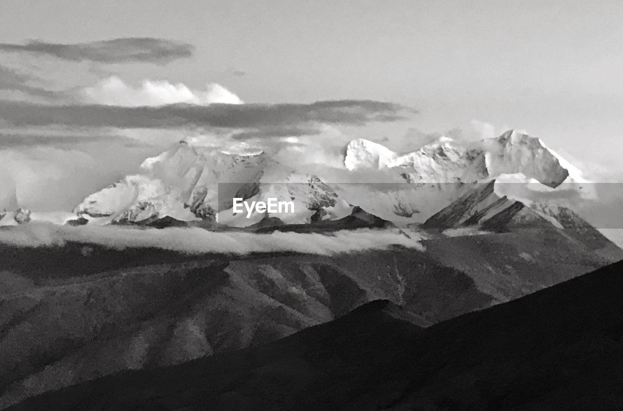 SNOWCAPPED MOUNTAINS AGAINST SKY