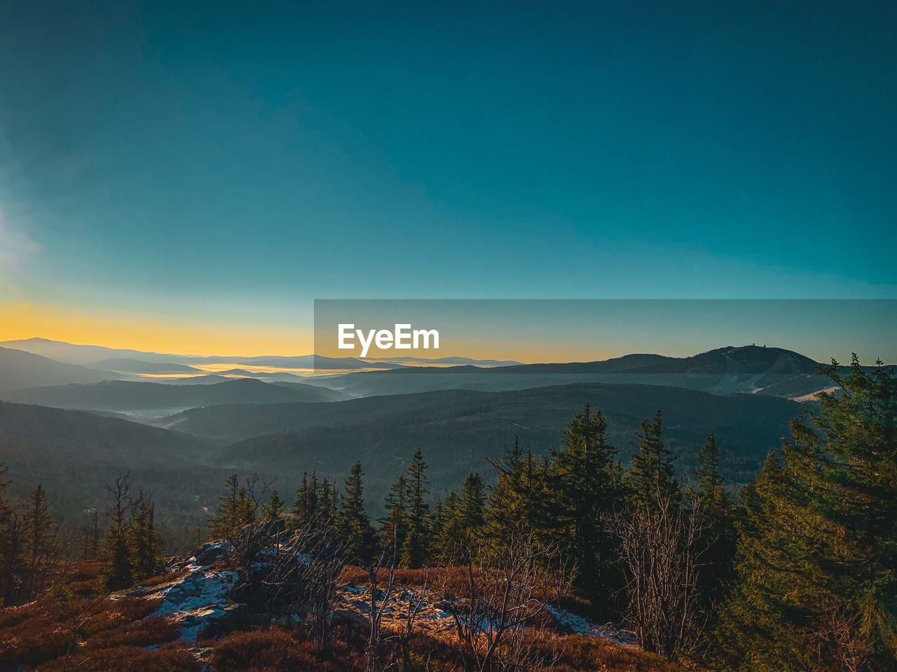 SCENIC VIEW OF LANDSCAPE AGAINST SKY AT SUNSET