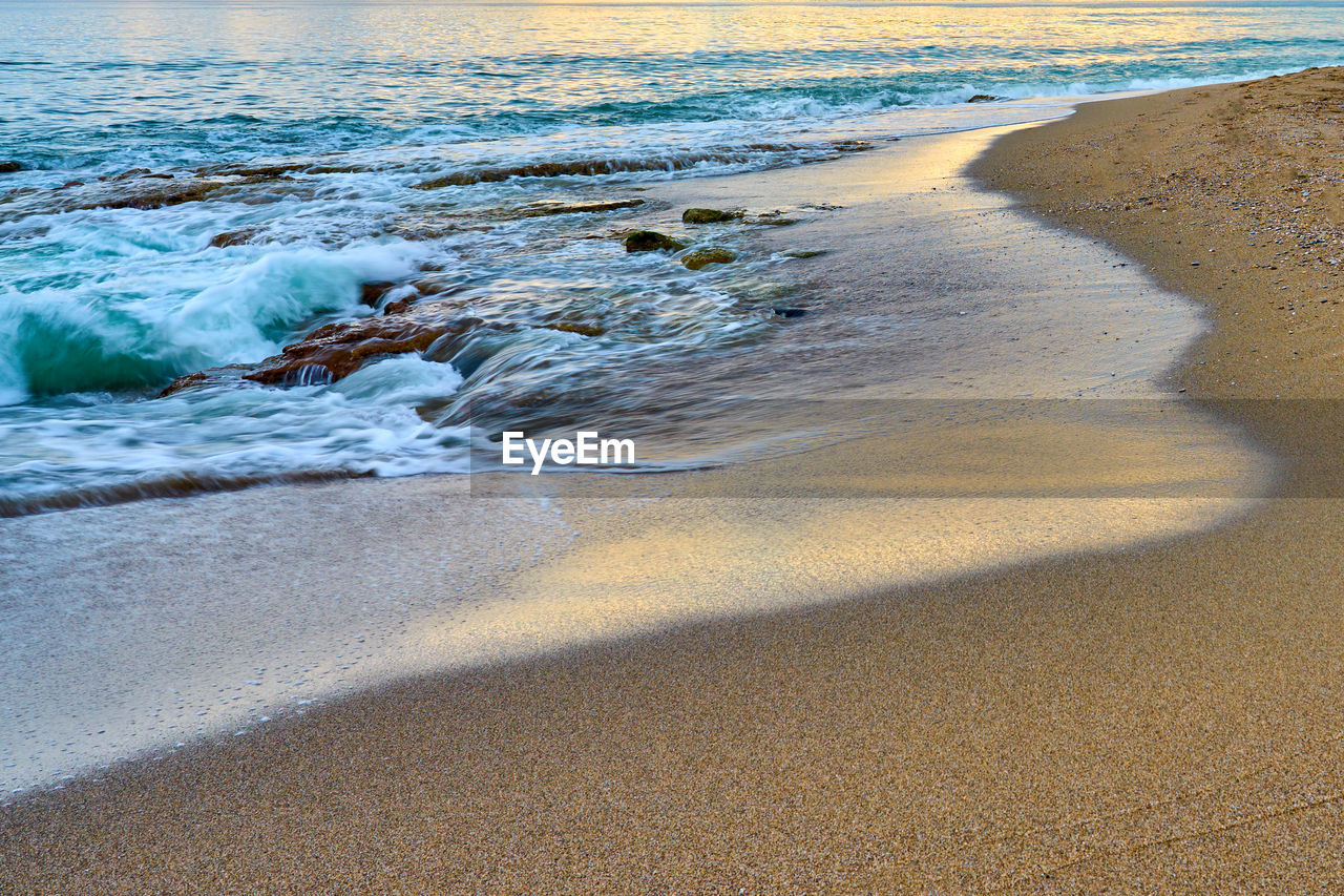 WAVE RUSHING TOWARDS SHORE