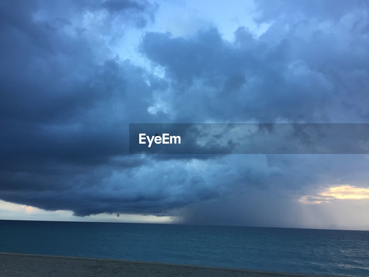 VIEW OF SEA AGAINST CLOUDY SKY