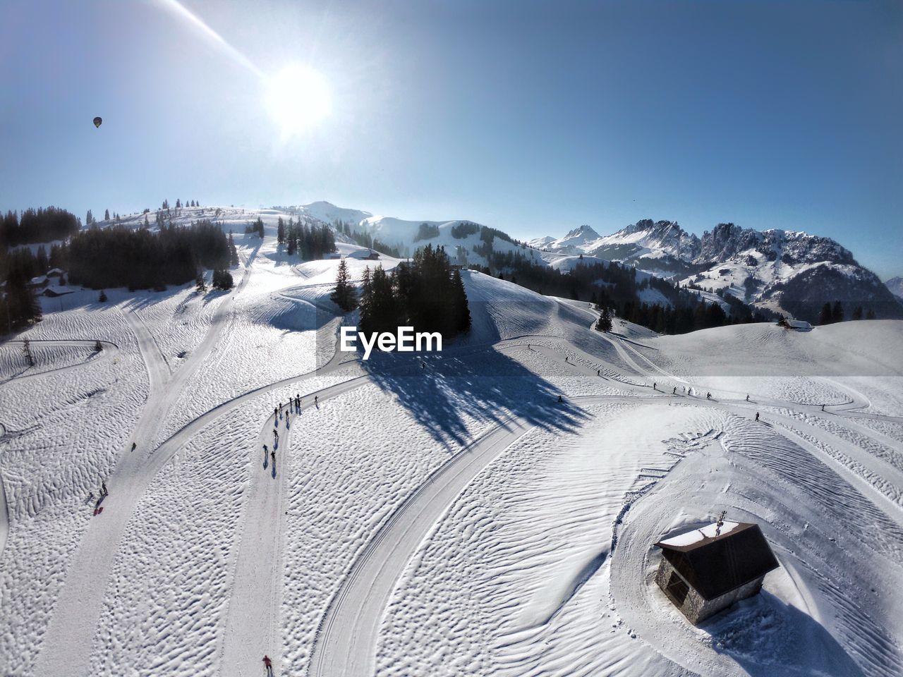 SNOWCAPPED MOUNTAIN AGAINST SKY