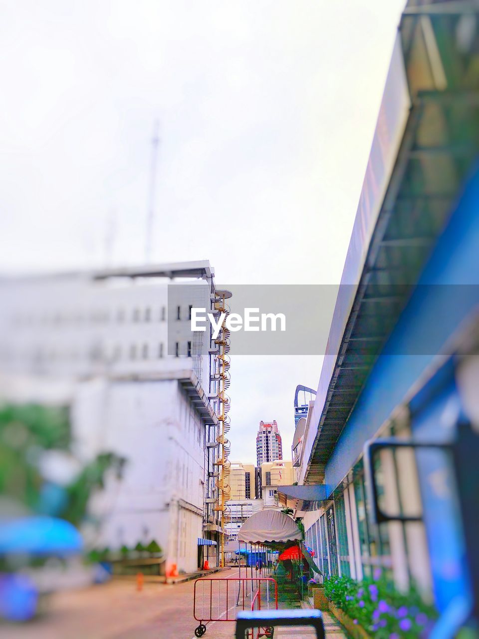 LOW ANGLE VIEW OF CITY BUILDINGS AGAINST SKY