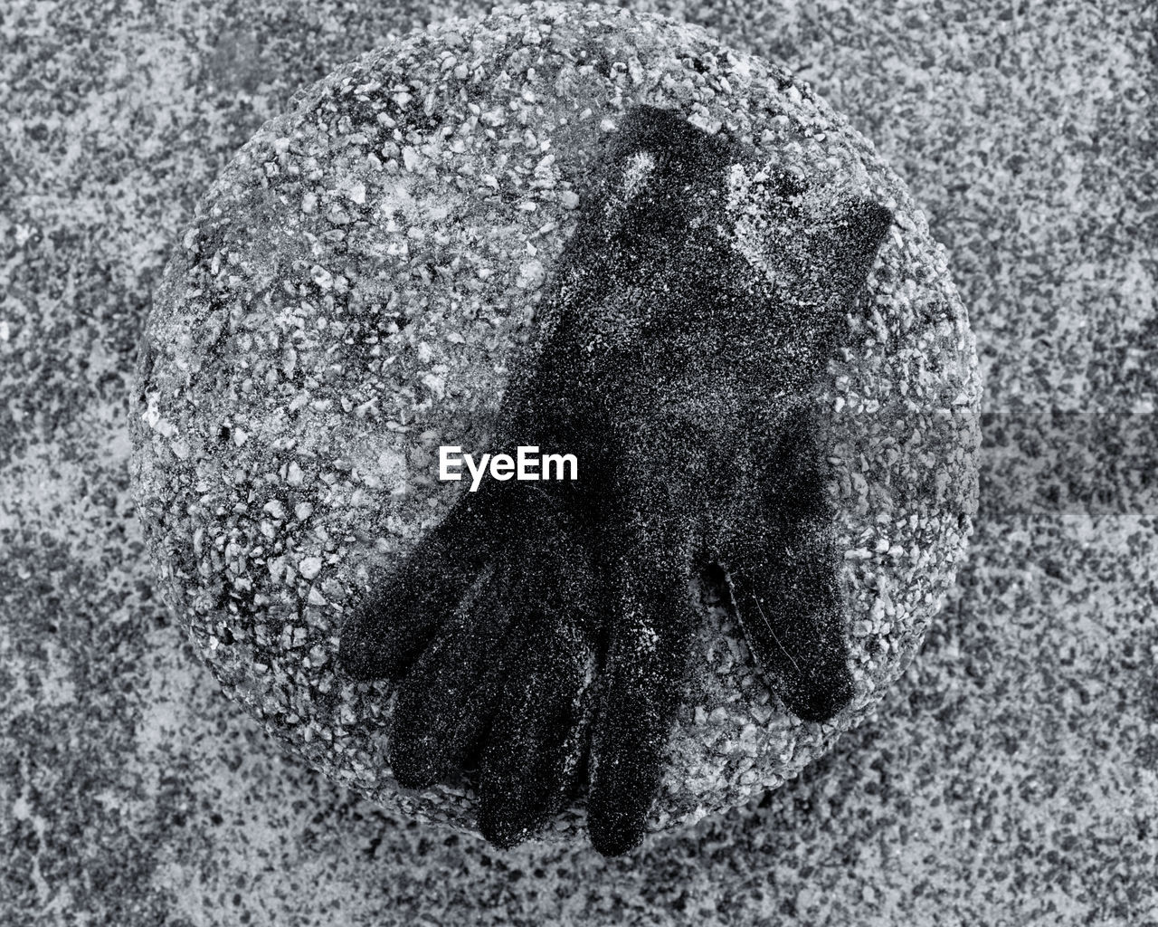 FULL FRAME SHOT OF CRACKED