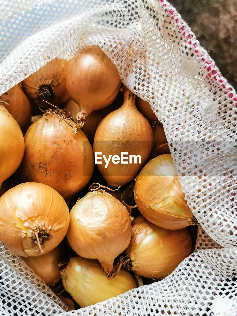 food and drink, food, freshness, healthy eating, wellbeing, vegetable, plant, high angle view, produce, still life, no people, basket, container, shallot, indoors, onion, large group of objects, ingredient, close-up, organic, raw food, group of objects, abundance, directly above