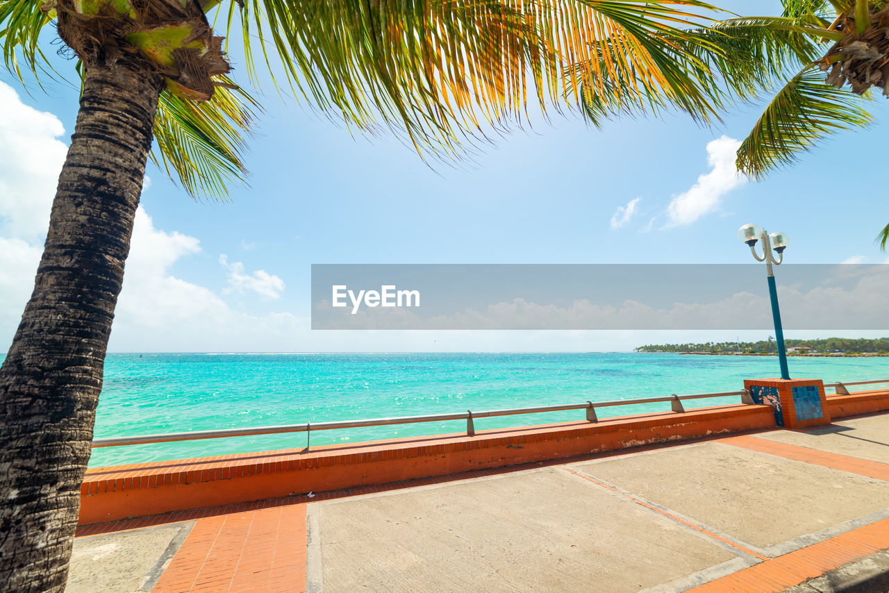 SCENIC VIEW OF SEA AGAINST SKY SEEN THROUGH SWIMMING POOL