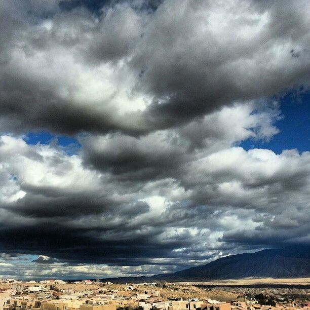 SCENIC VIEW OF LANDSCAPE AGAINST CLOUDY SKY