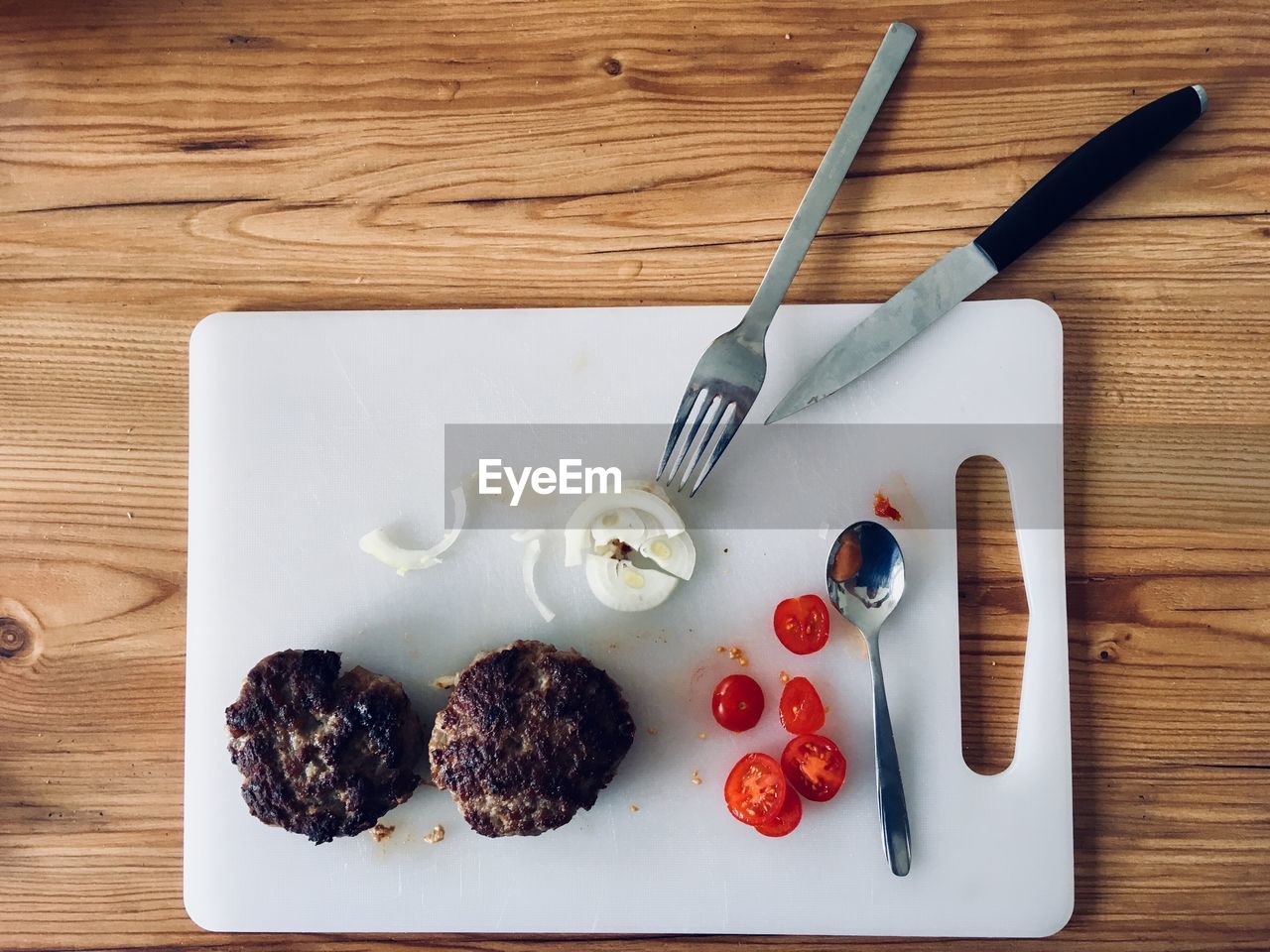 HIGH ANGLE VIEW OF BREAKFAST ON PLATE