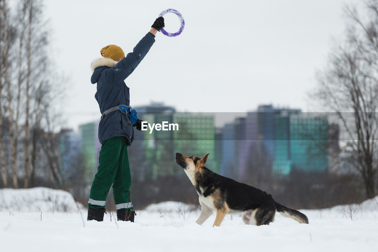 FULL LENGTH OF A DOG ON SNOW