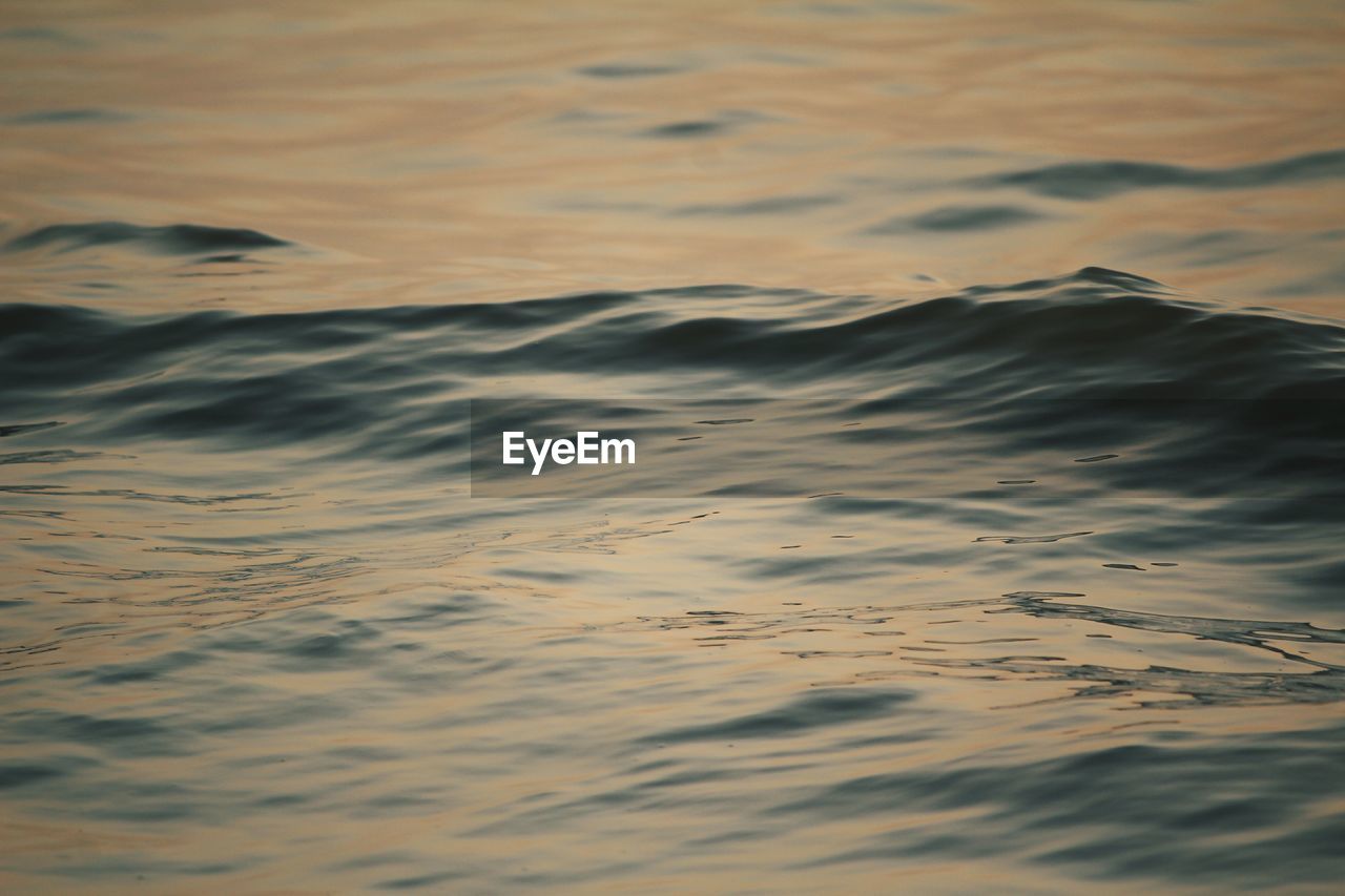 FULL FRAME SHOT OF SEA AGAINST SKY