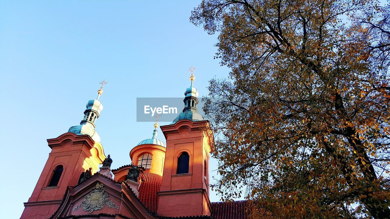 LOW ANGLE VIEW OF CHURCH AGAINST CLEAR SKY