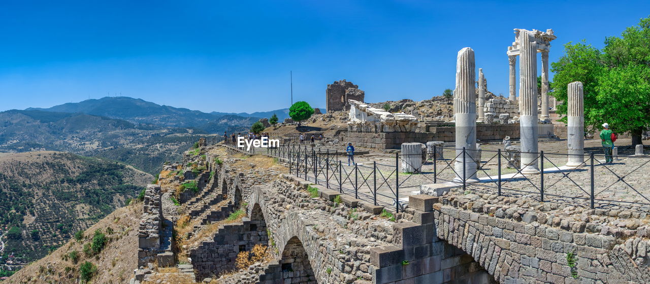 PANORAMIC VIEW OF OLD RUIN BUILDING IN CITY