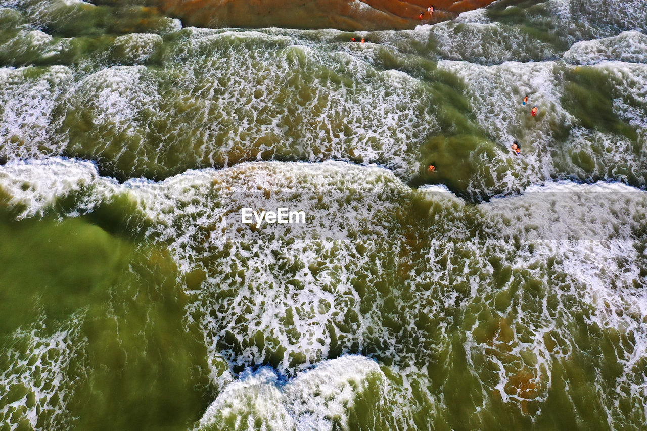 FULL FRAME SHOT OF ICE CREAM ON SEA