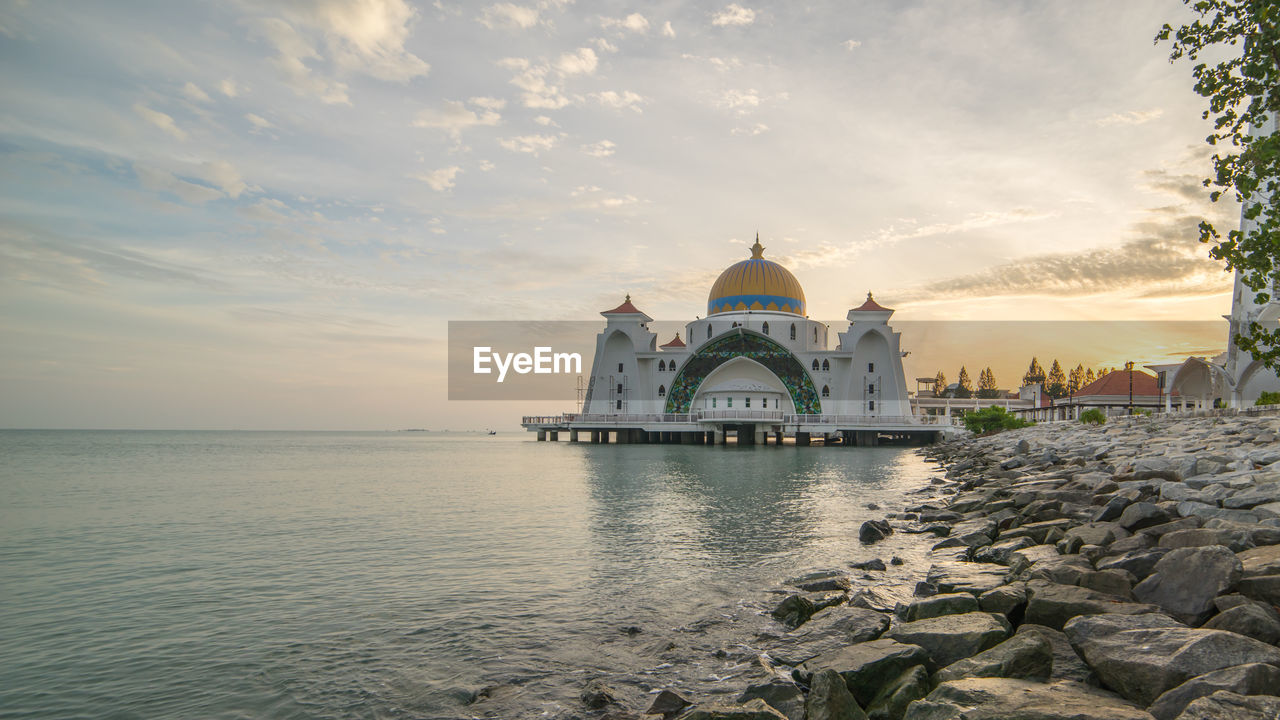 VIEW OF MOSQUE AGAINST SKY