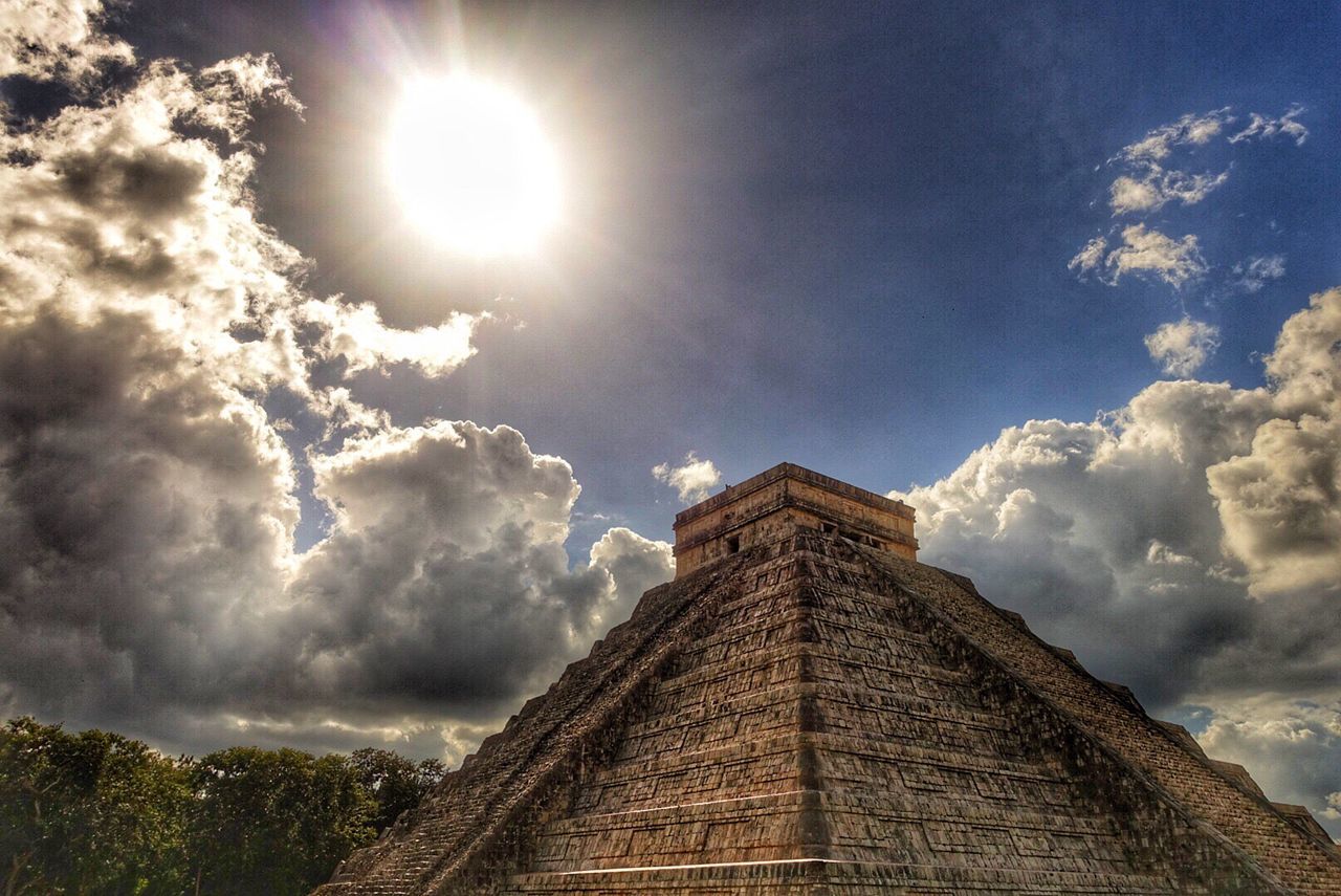 LOW ANGLE VIEW OF SUN SHINING AGAINST SKY