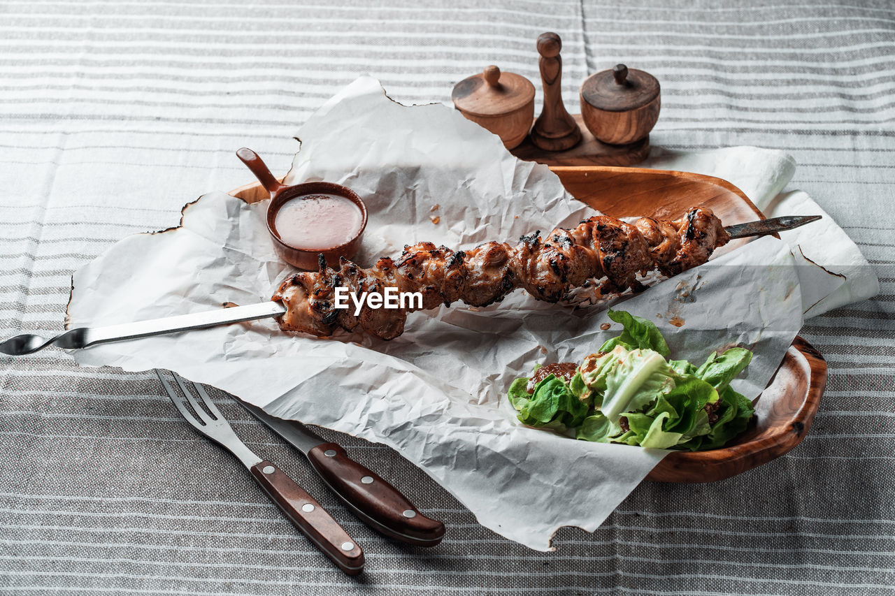 HIGH ANGLE VIEW OF FOOD ON TABLE AGAINST WALL