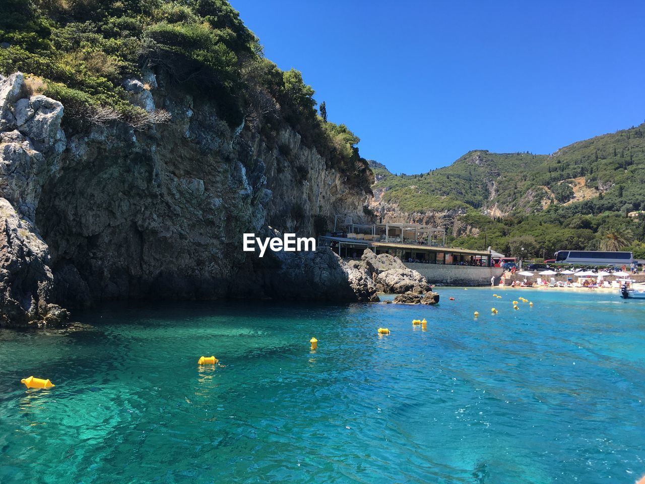SCENIC VIEW OF SEA AND ROCK FORMATION AGAINST CLEAR SKY