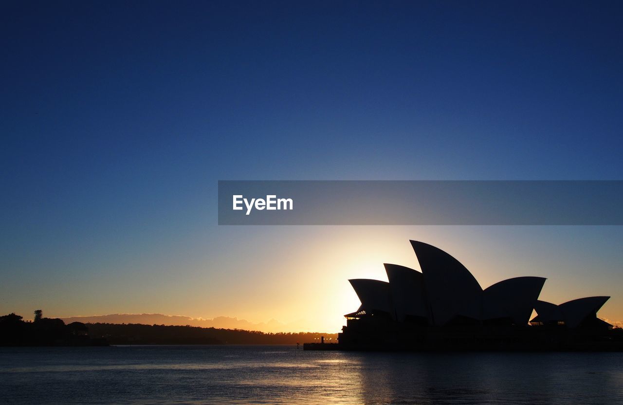 Silhouette of sidney opera house