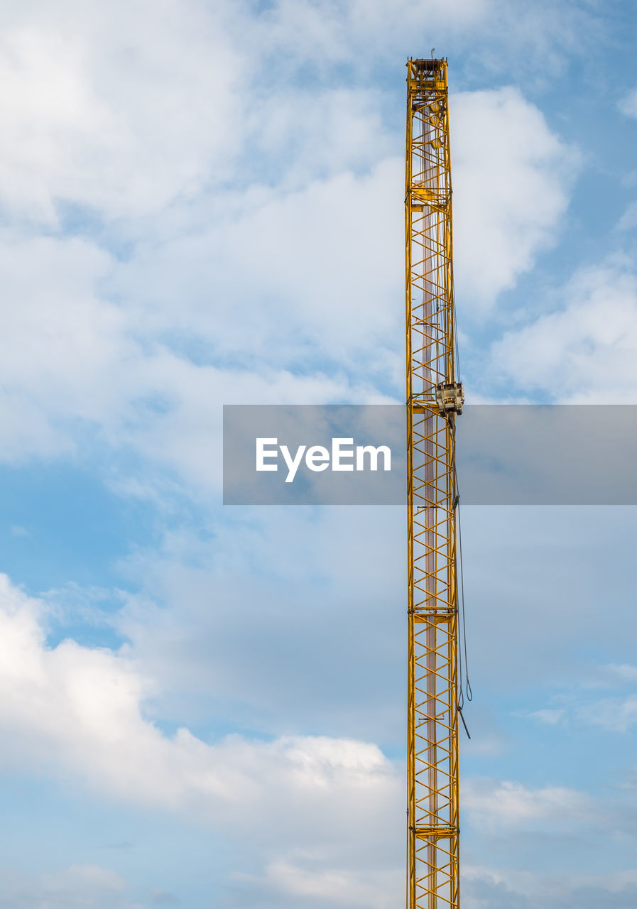 LOW ANGLE VIEW OF CRANES AGAINST SKY