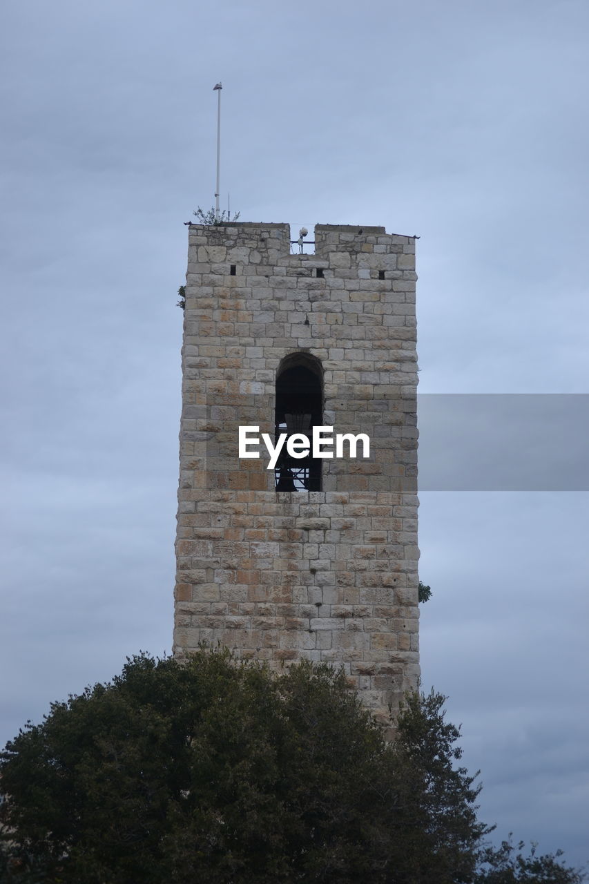 LOW ANGLE VIEW OF TOWER AGAINST SKY