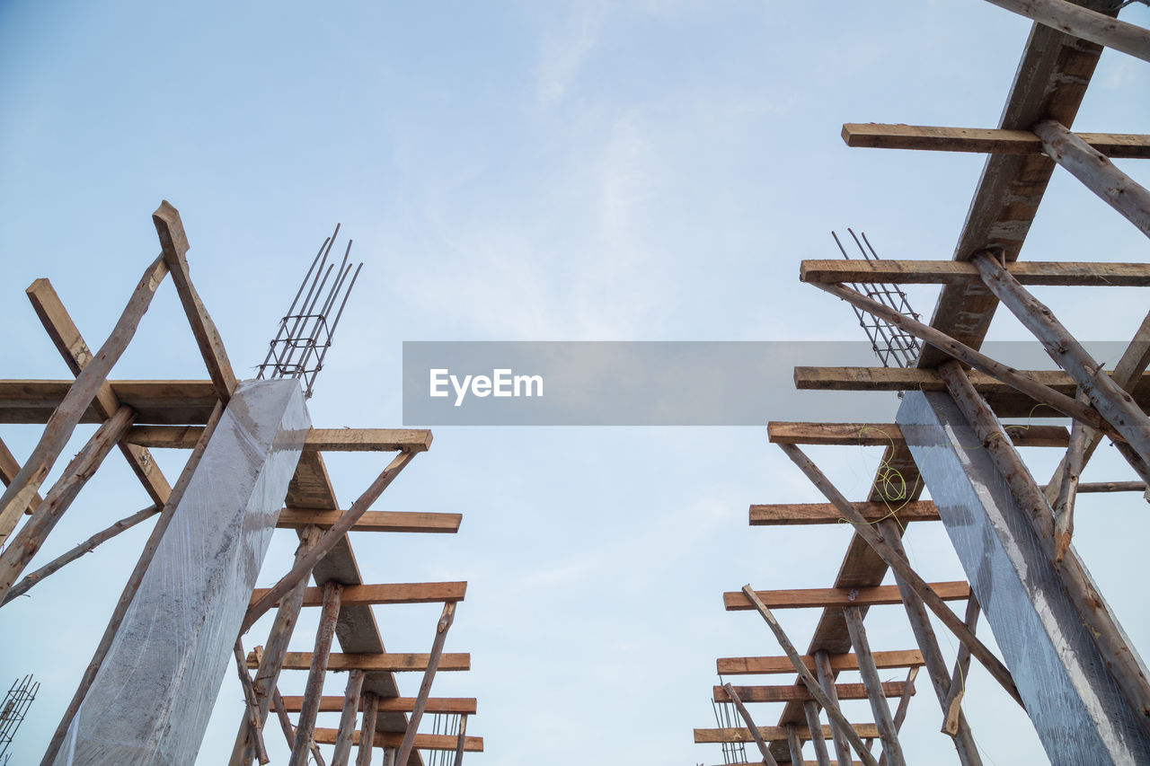 LOW ANGLE VIEW OF METAL STRUCTURE AGAINST SKY