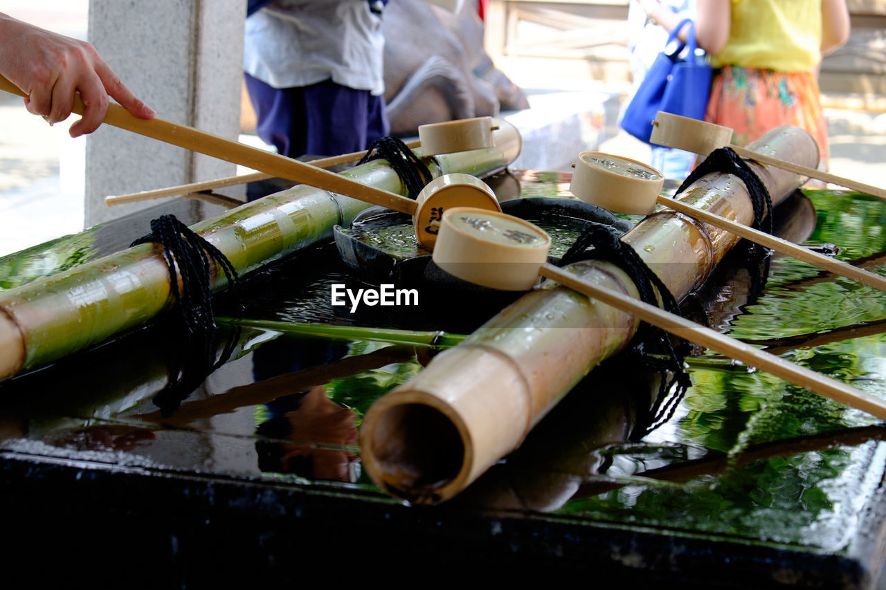 CLOSE-UP OF MAN PREPARING FOOD IN TRAY