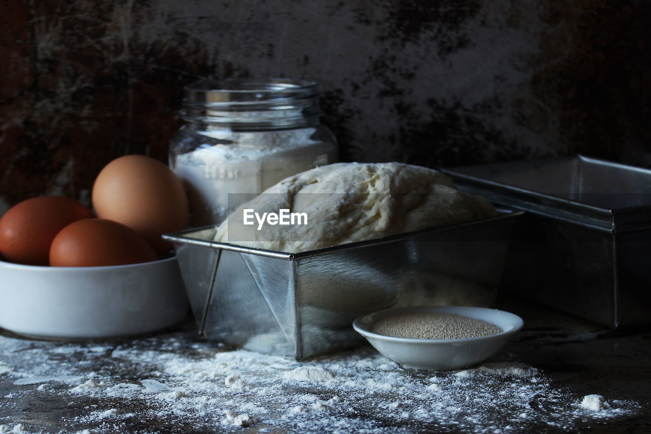 CLOSE-UP OF EGGS IN CONTAINER