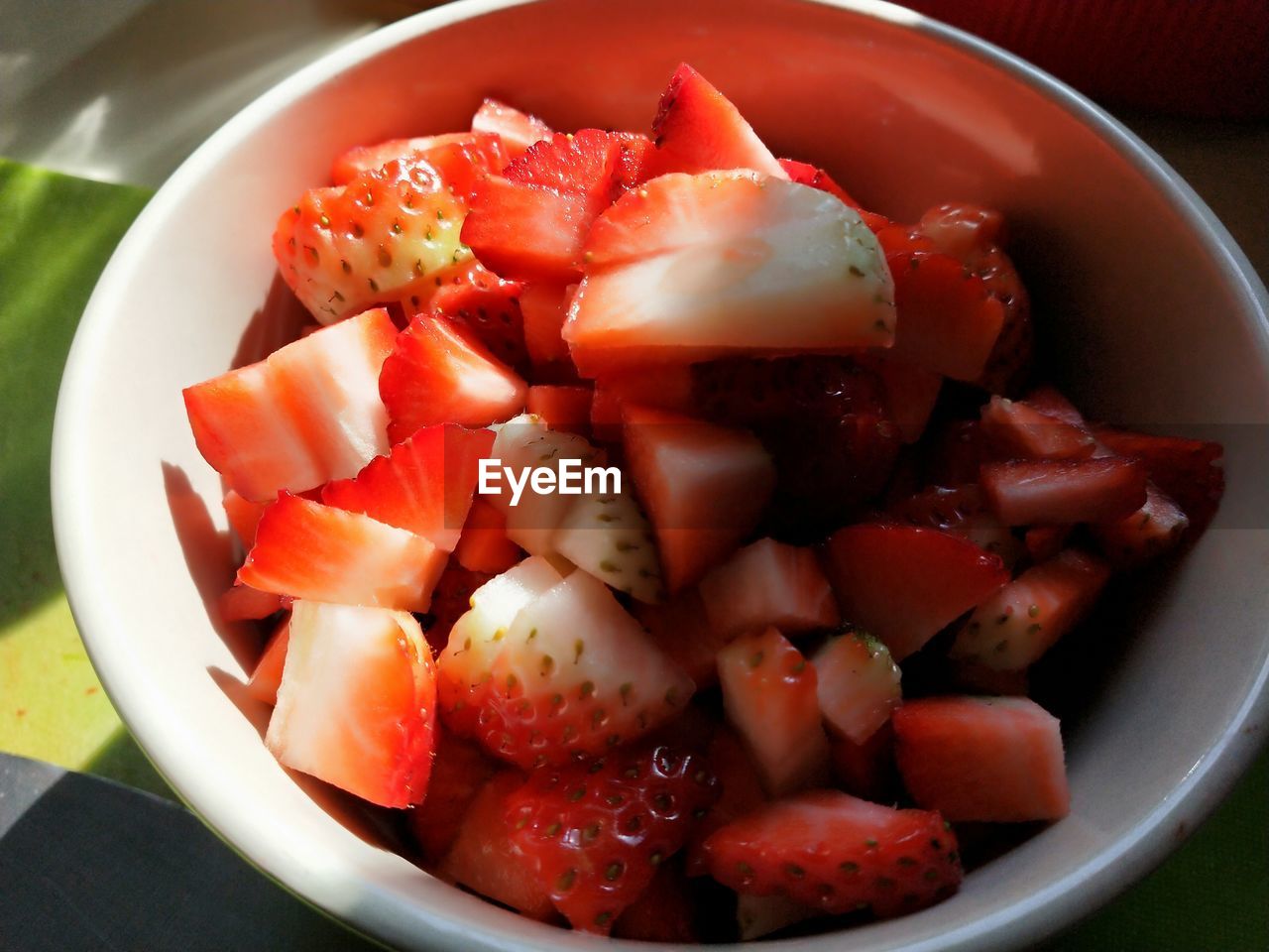 CLOSE-UP OF CHOPPED FRUITS IN BOWL